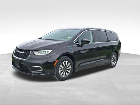 Used 2023 Chrysler Pacifica Touring-L FWD image 6