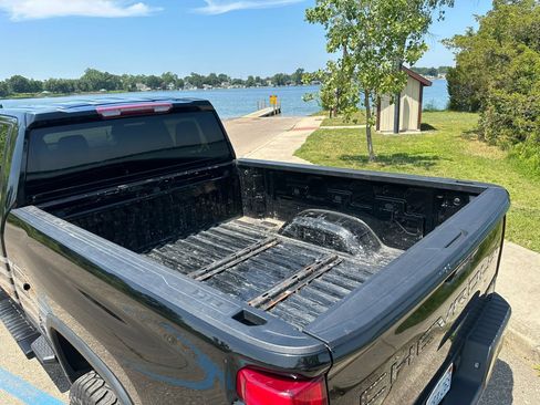 Used 2021 Chevrolet Silverado 2500 Custom w/ Custom Value Package AWD/4WD image 10
