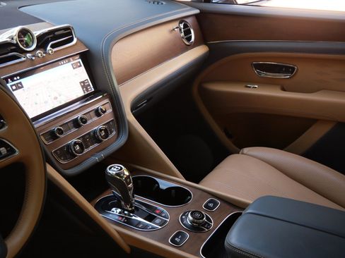 Used 2023 Bentley Bentayga Extended Wheelbase image 13