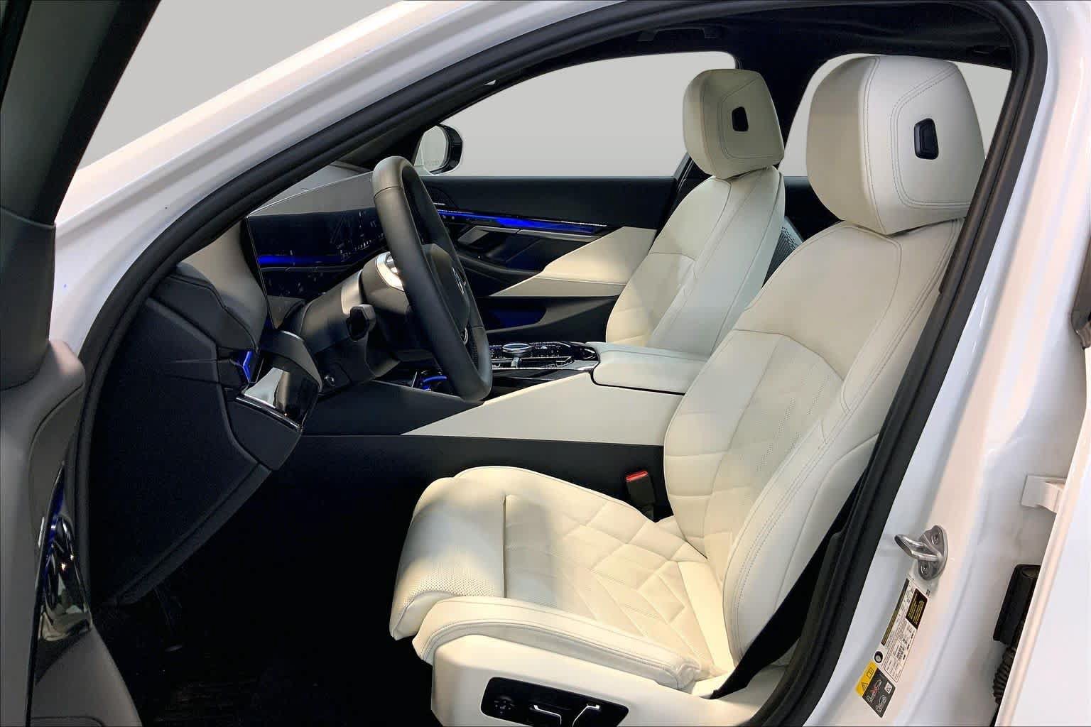 Used 2025 BMW i5 xDrive40 w/ Premium Package AWD/4WD image 7