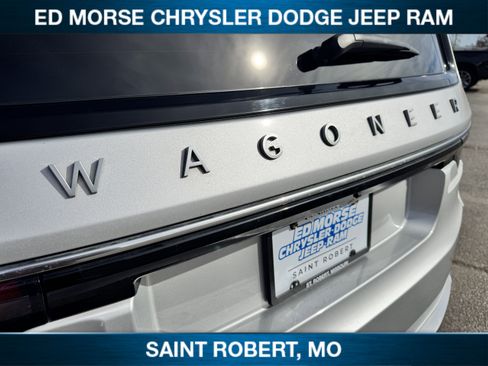 Used 2023 Jeep Wagoneer 4WD image 11