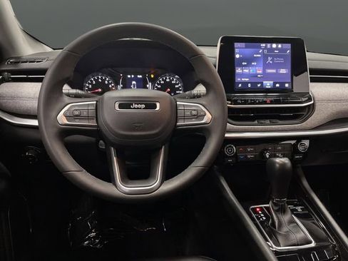 Used 2022 Jeep Compass Latitude image 5