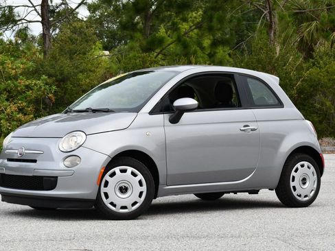 Used 2015 FIAT 500 Pop FWD image 2