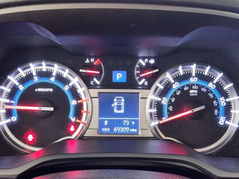 Used 2018 Toyota 4Runner TRD Off-Road Premium AWD/4WD image 20