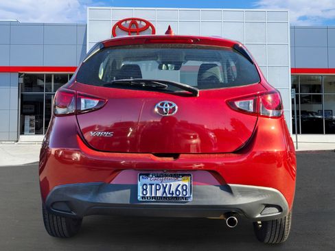 Used 2020 Toyota Yaris LE image 4