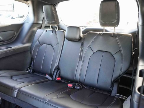 New 2026 Chrysler Pacifica Select FWD image 21