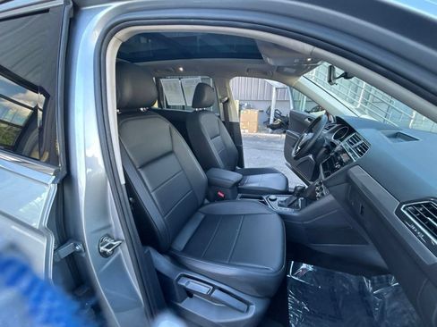 Used 2020 Volkswagen Tiguan SE w/ Panoramic Sunroof Package AWD/4WD image 39