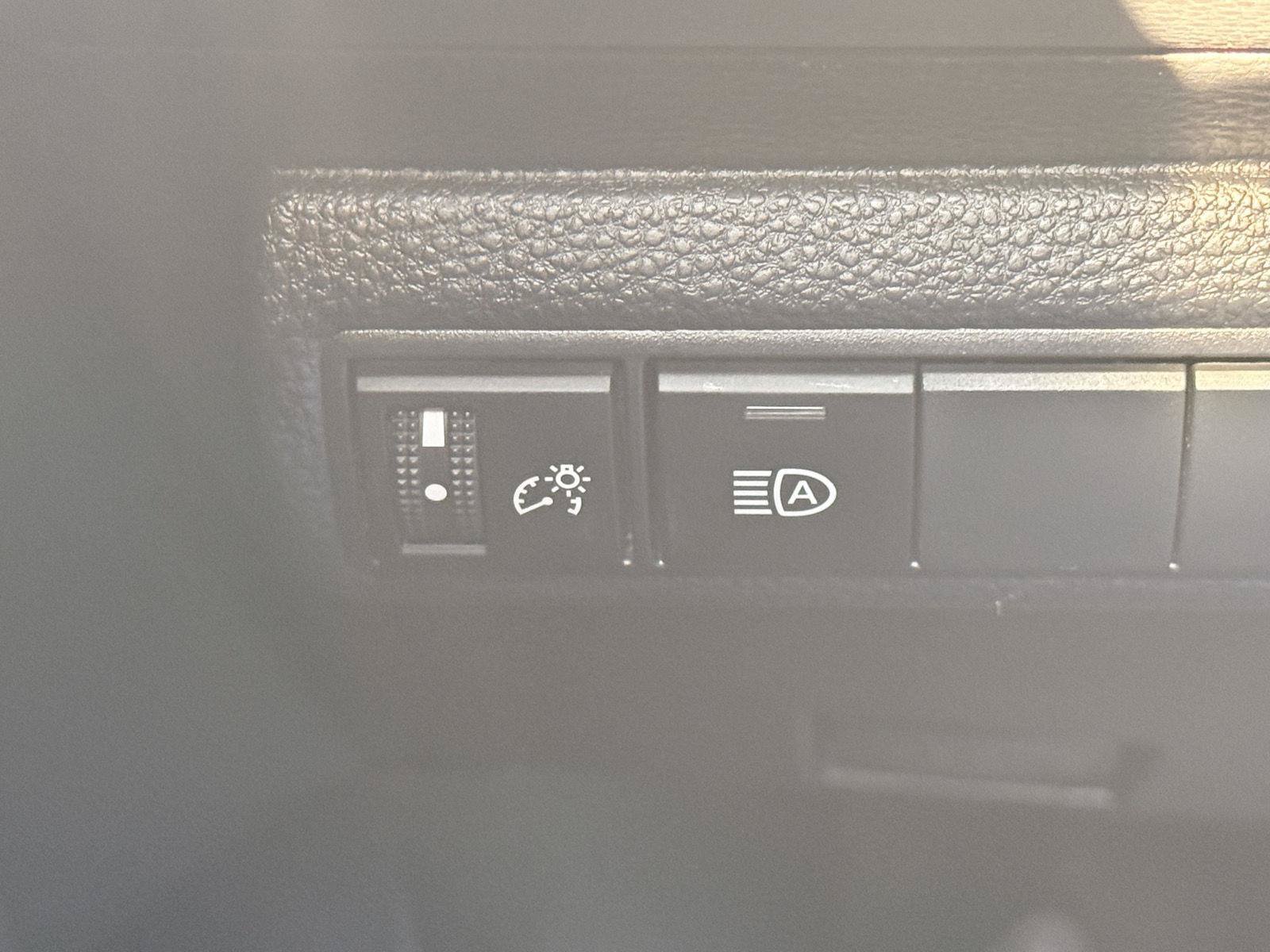 Used 2023 Toyota Corolla LE w/ Carpet Mat Package (TMS) FWD image 29