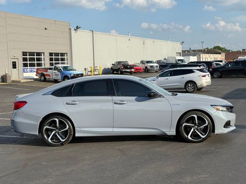 Used 2022 Honda Accord Sport image 2