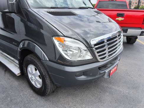 Used 2013 Freightliner Sprinter 2500 RWD image 22