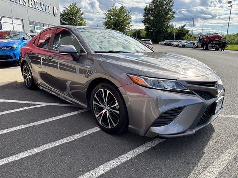 Used 2019 Toyota Camry SE w/ Audio Package FWD image 9