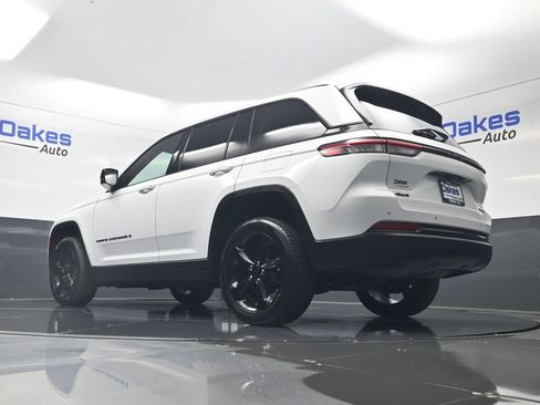 Used 2023 Jeep Grand Cherokee Limited w/ Black Appearance Package AWD/4WD image 41