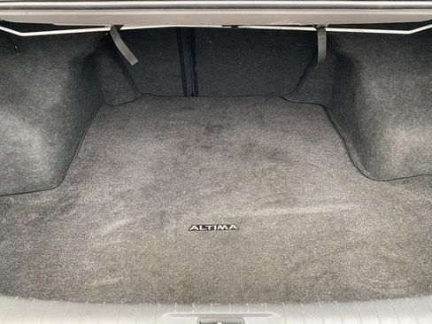 Used 2017 Nissan Altima 2.5 SR w/ Midnight Edition Package image 14