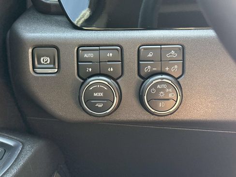 Used 2024 Chevrolet Silverado 1500 LT Trail Boss w/ LT Trail Boss Premium Package AWD/4WD image 39