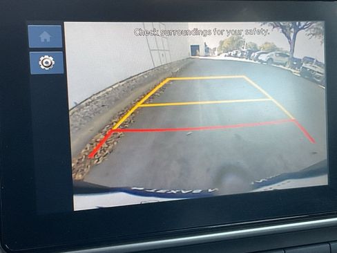 Used 2025 Hyundai Venue SEL image 31