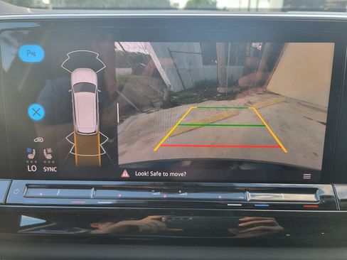 Used 2026 Volkswagen Atlas SE FWD image 25
