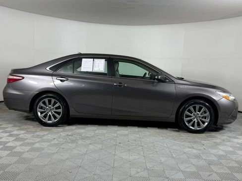 Used 2017 Toyota Camry XLE w/ Moonroof Package FWD image 9