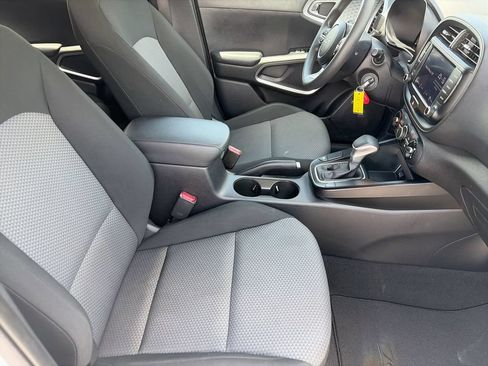 Used 2024 Kia Soul LX w/ Option Group 015 FWD image 8