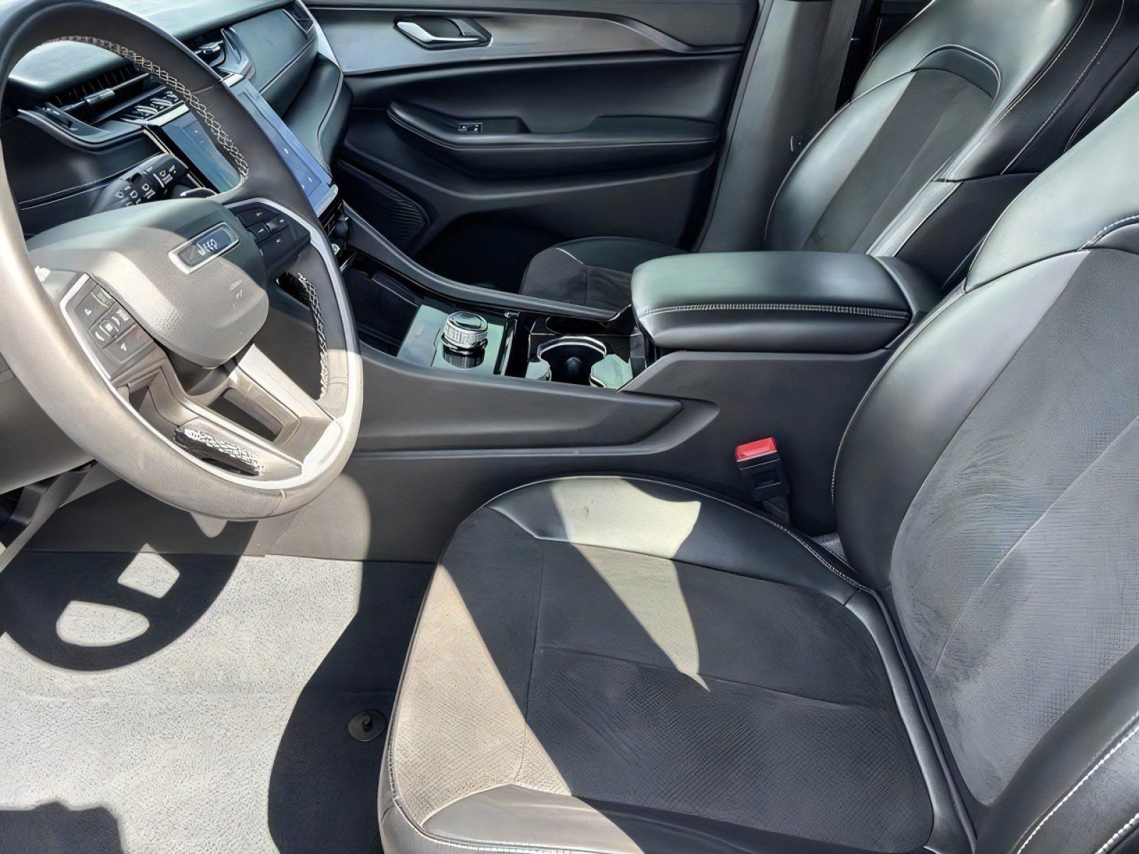 Used 2023 Jeep Grand Cherokee L Laredo AWD/4WD image 22