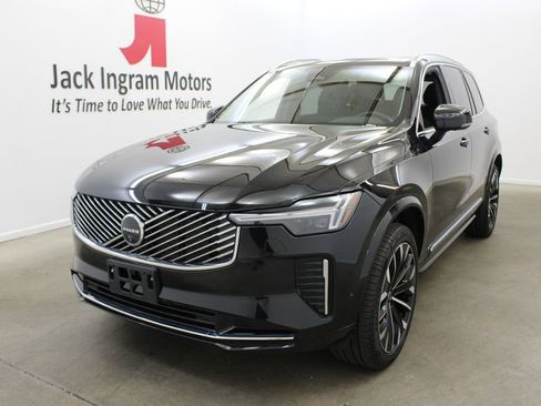 Certified 2025 Volvo XC90 B6 Plus image 2