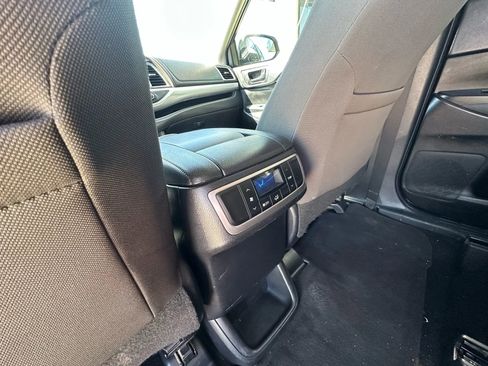 Used 2019 Toyota Highlander LE image 16