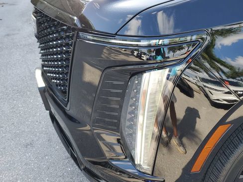 Used 2025 Cadillac Escalade Sport Platinum AWD/4WD image 12
