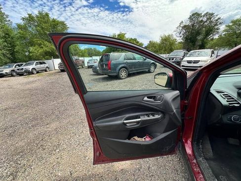 Used 2017 Ford Escape SE AWD/4WD image 22