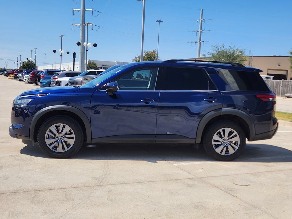 Used 2025 Nissan Pathfinder SV FWD image 14