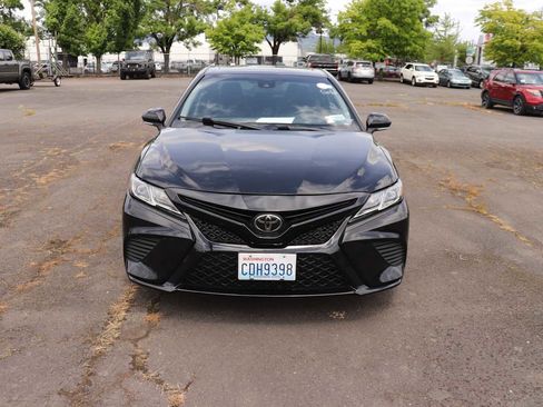 Used 2019 Toyota Camry SE w/ Convenience Package FWD image 2