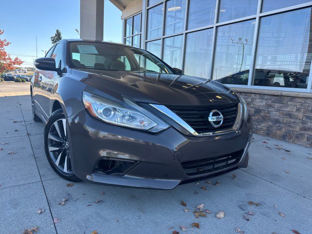 Used 2016 Nissan Altima 2.5 SV w/ Convenience Package FWD image 2