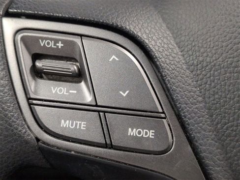 Used 2015 Hyundai Santa Fe GLS image 25