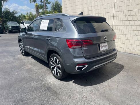Used 2022 Volkswagen Taos SE FWD image 3