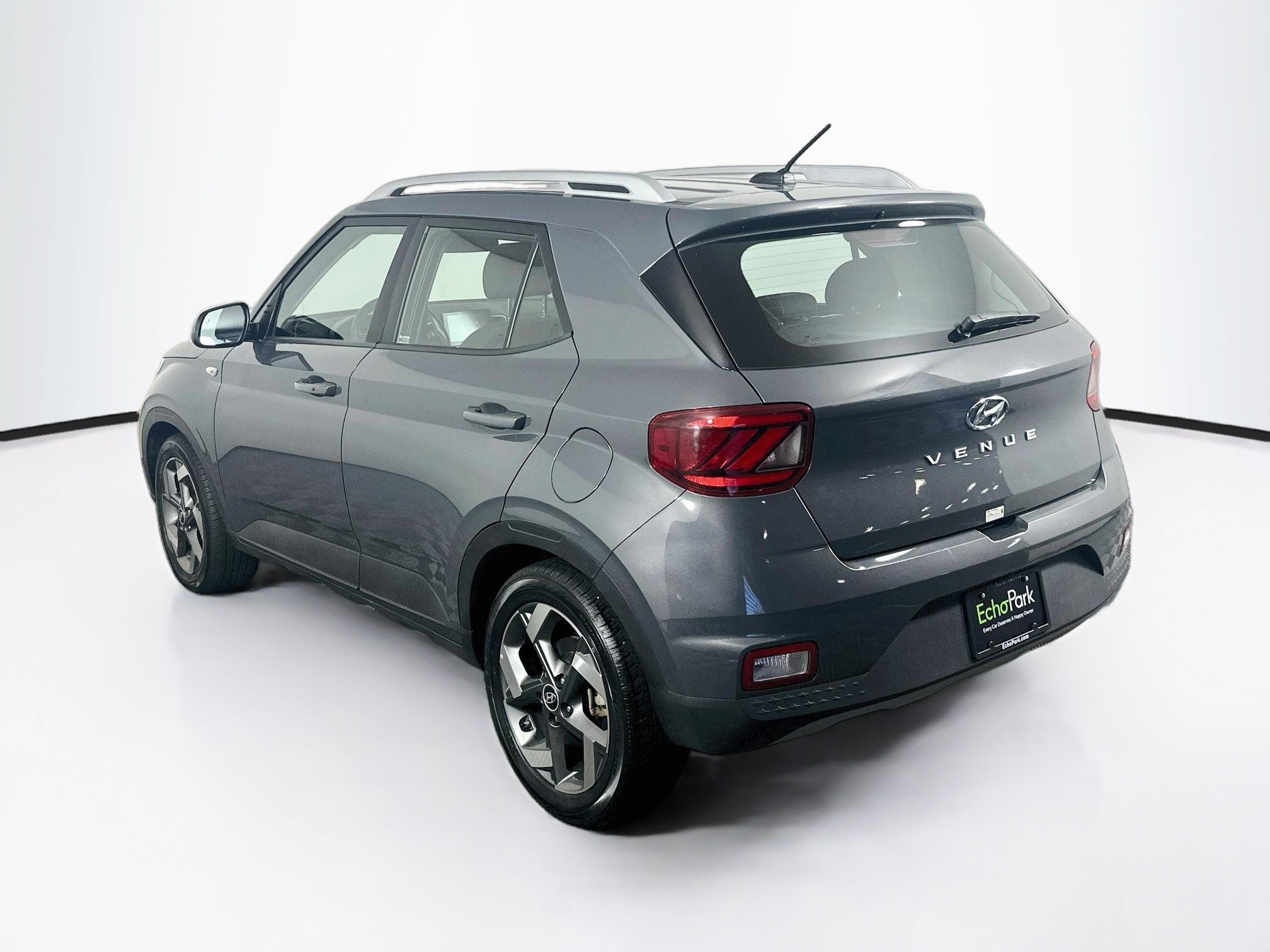 Used 2025 Hyundai Venue SEL FWD image 5