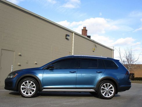 Used 2017 Volkswagen Golf Alltrack SE image 4