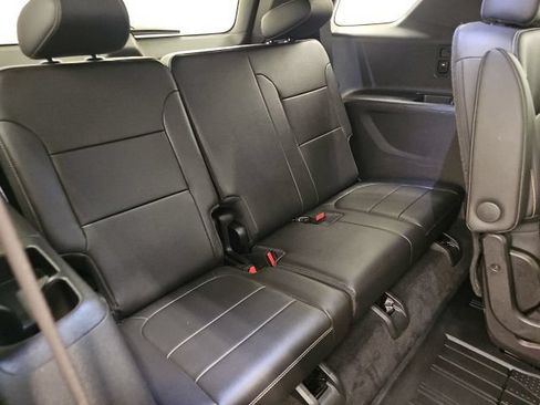 Used 2022 Chevrolet Traverse LT w/ LT Premium Package AWD/4WD image 37