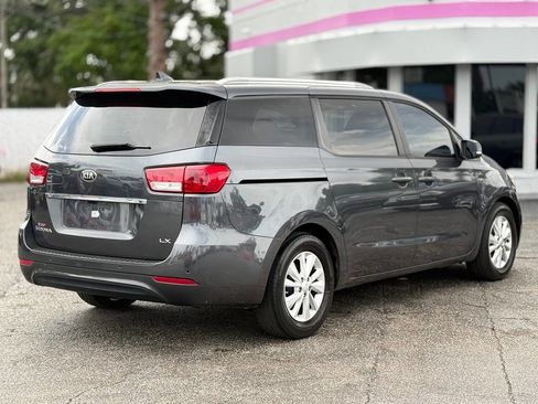 Used 2017 Kia Sedona LX w/ LX Essentials Premium Package FWD image 8