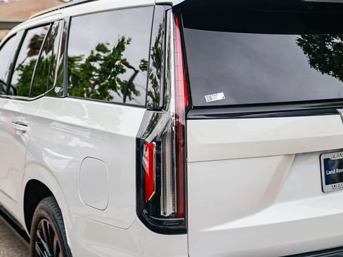 Used 2022 Cadillac Escalade Premium Luxury w/ Performance Package AWD/4WD image 7
