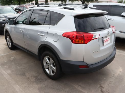 Used 2014 Toyota RAV4 XLE image 5