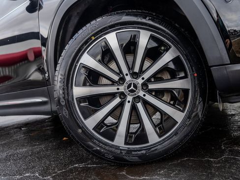 Used 2022 Mercedes-Benz GLB 250 w/ Premium Package Lite image 32