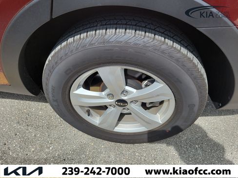 Certified 2025 Kia Sorento LX FWD image 8