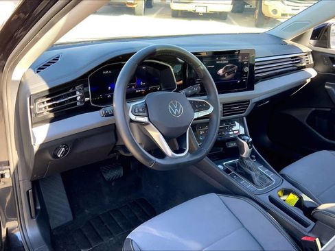 Used 2025 Volkswagen Jetta SE image 18