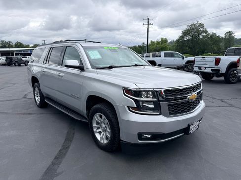 Used 2019 Chevrolet Suburban LT AWD/4WD image 4