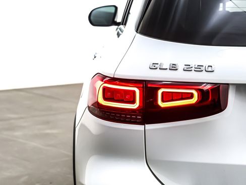 Used 2023 Mercedes-Benz GLB 250 image 16