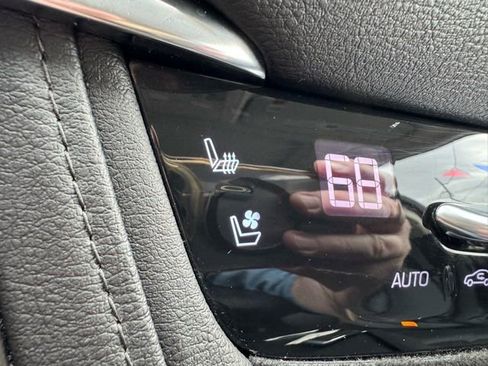 Used 2019 Cadillac XT5 Premium Luxury image 10