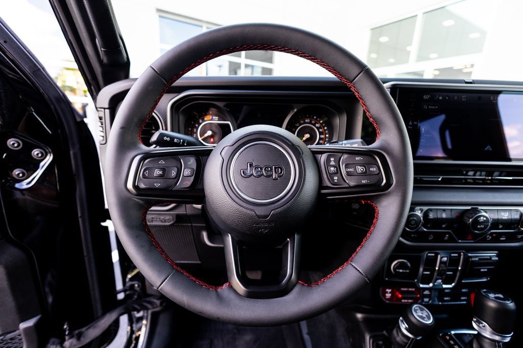 Used 2024 Jeep Wrangler Unlimited Rubicon AWD/4WD image 21