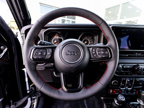 Used 2024 Jeep Wrangler Unlimited Rubicon AWD/4WD image 21