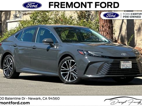 Used 2025 Toyota Camry XLE AWD/4WD image 1