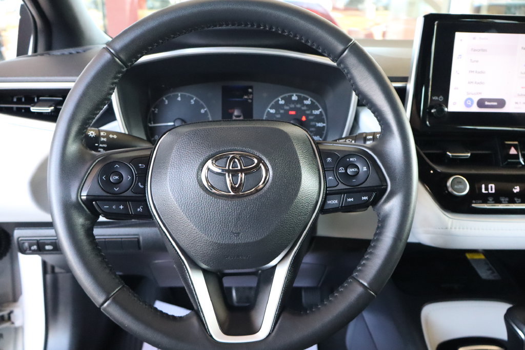 Used 2025 Toyota Corolla SE w/ SE Package FWD image 16