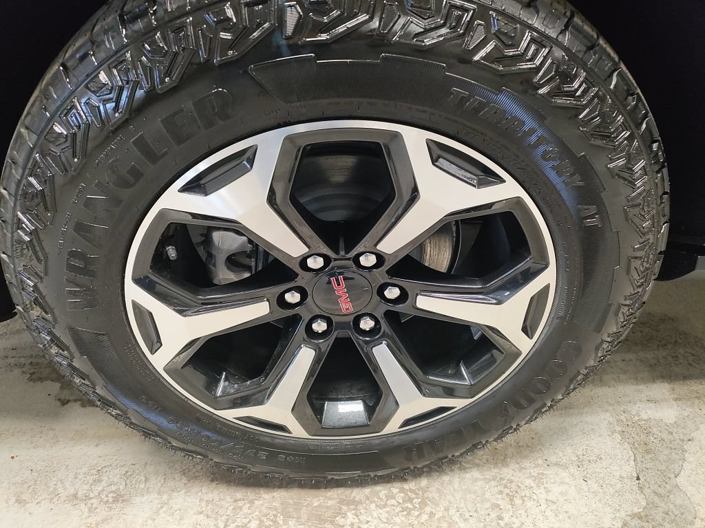 New 2026 GMC Yukon XL AT4 w/ AT4 Premium Plus Package AWD/4WD image 3