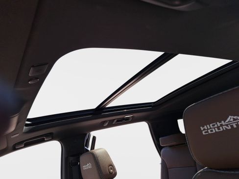 Used 2024 Chevrolet Tahoe High Country image 31